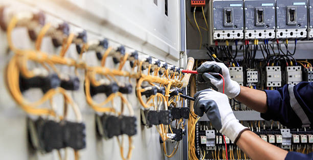 Professional Electrician technician working in Hamilton, OH